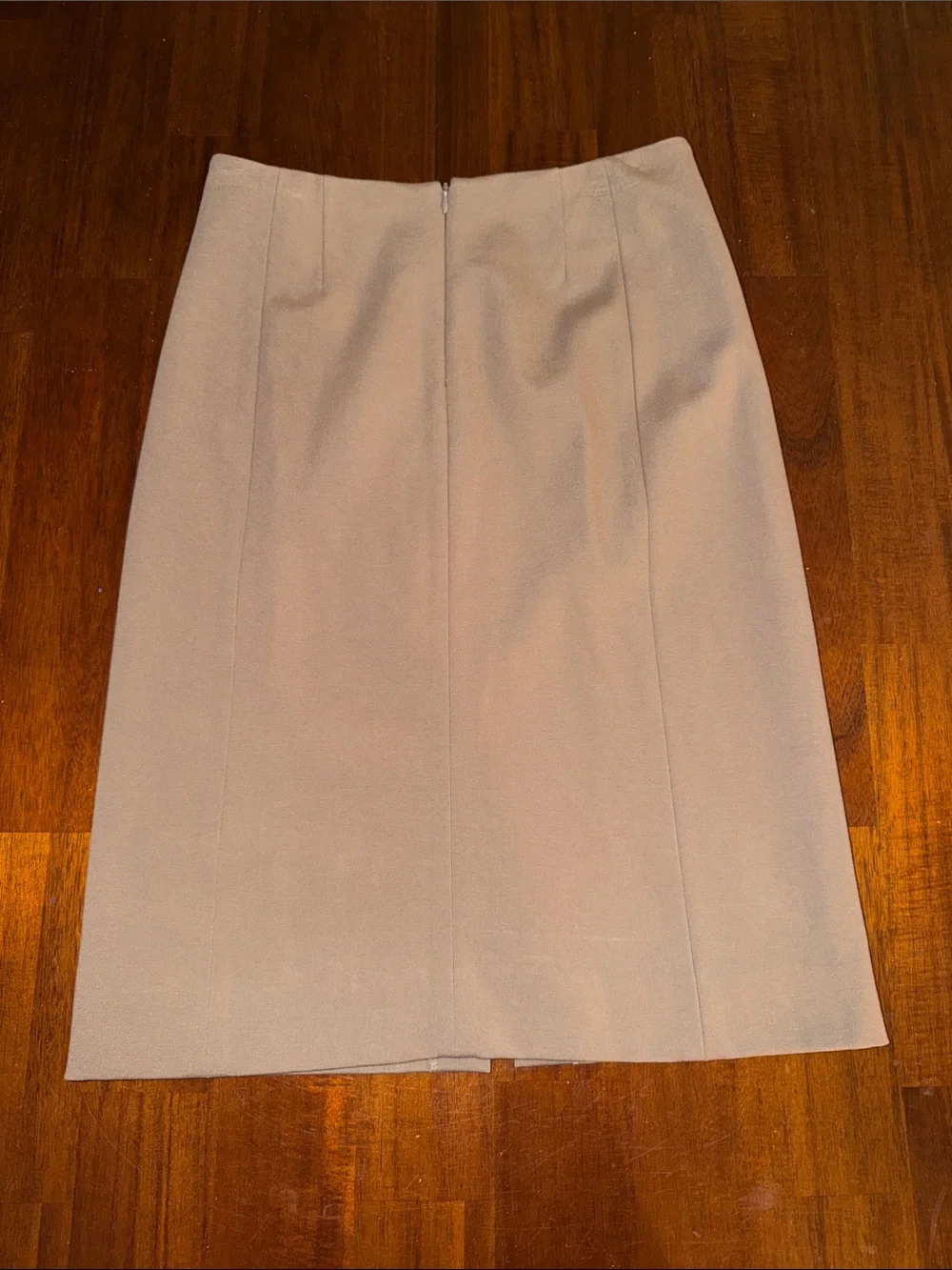M.M. Lafleur Ladies Taupe Straight Skirt. Size 4 Front Slit. Classic, career
